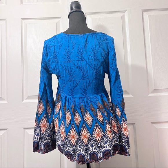 Timing Womens Blouse - Picture 4 of 5